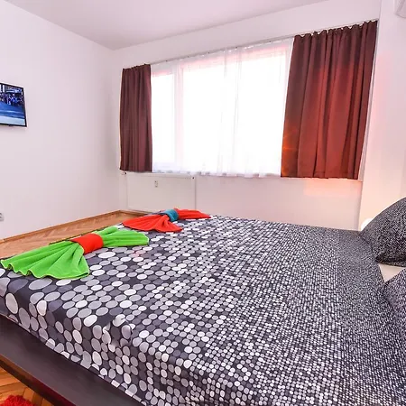 Daire Sala Palatului Tower View Bükreş